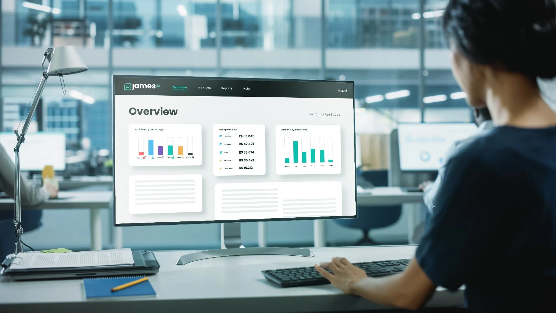 Person using the James Tip dashboard