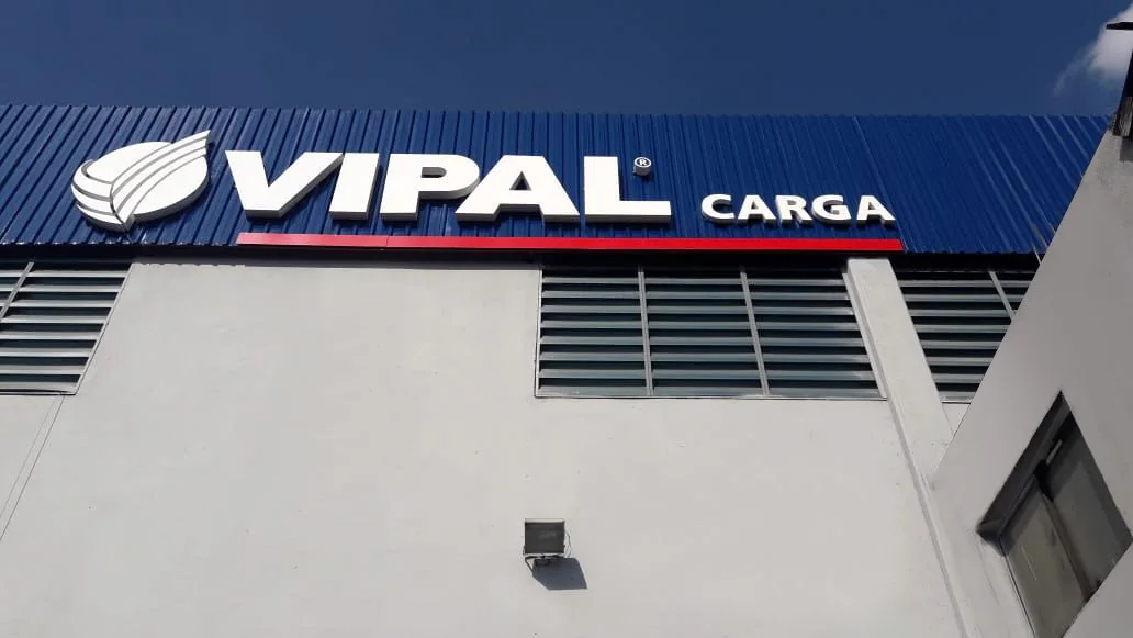 Low-resolution phone photo of the Vipal Carga facade